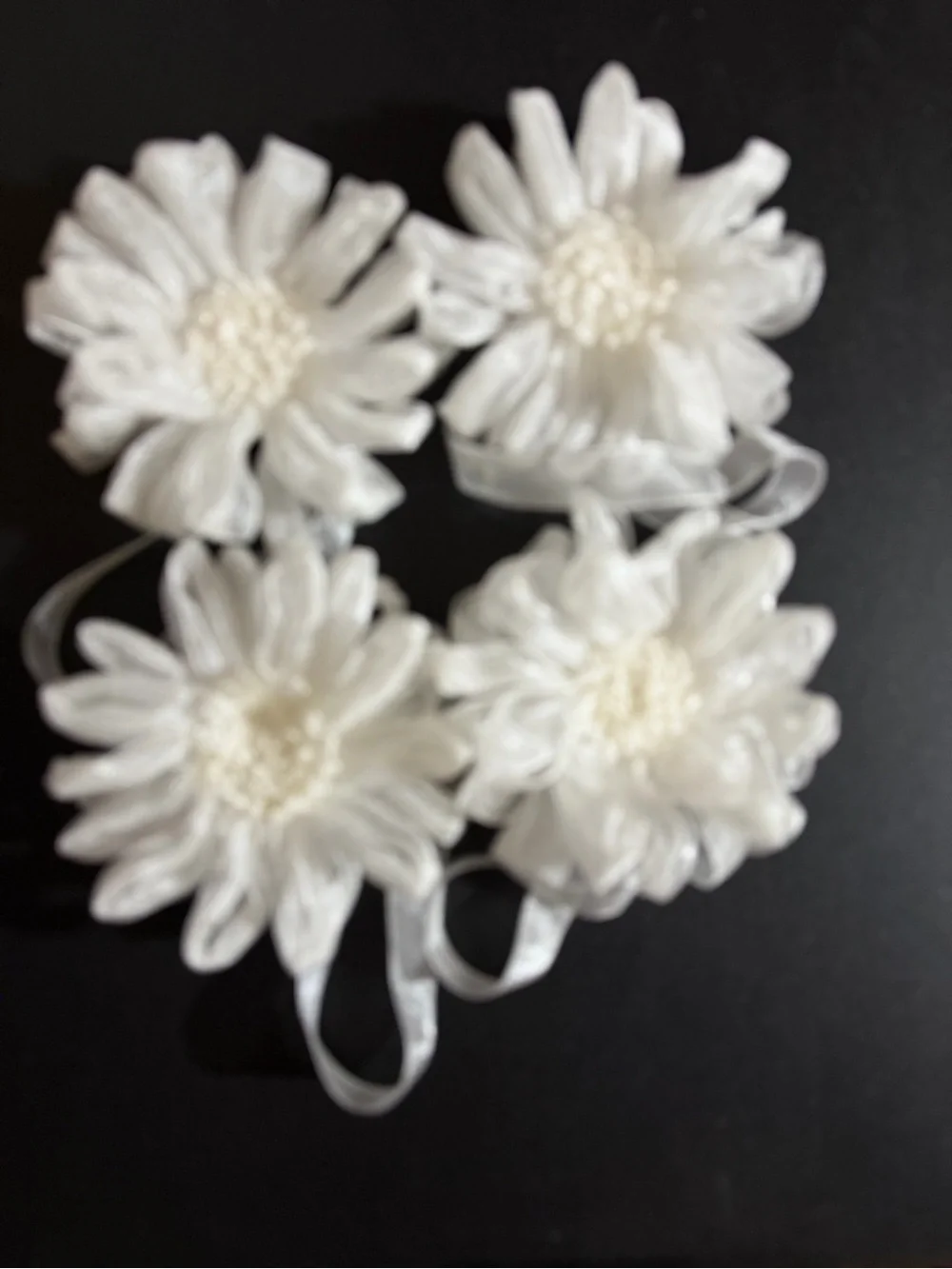 White Floral Ribbon magnetic napkin rings – Pack of 4